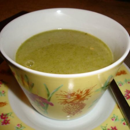 Velouté de fanes de radis aux flocons de riz