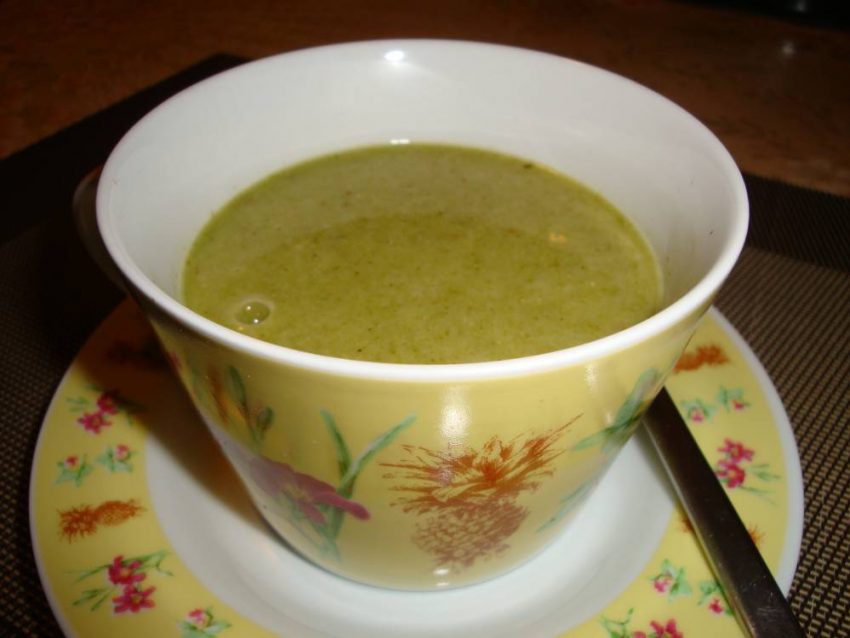 Velouté de fanes de radis aux flocons de riz