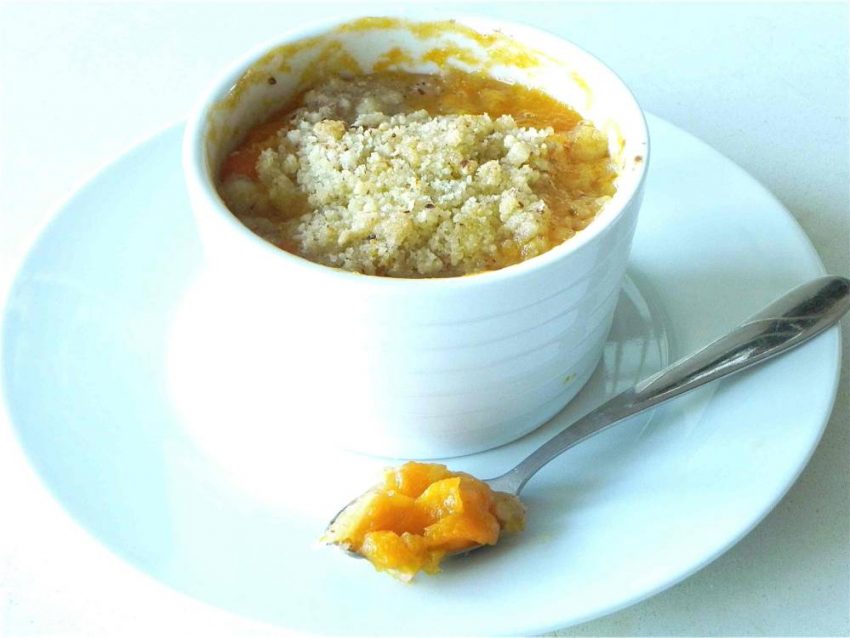 Crumble abricot-citron-noisette