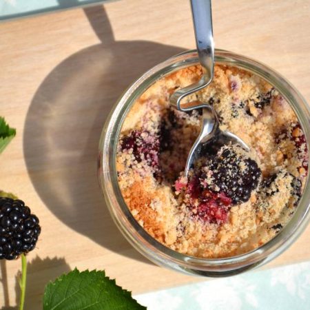 Crumble de coco aux mûres