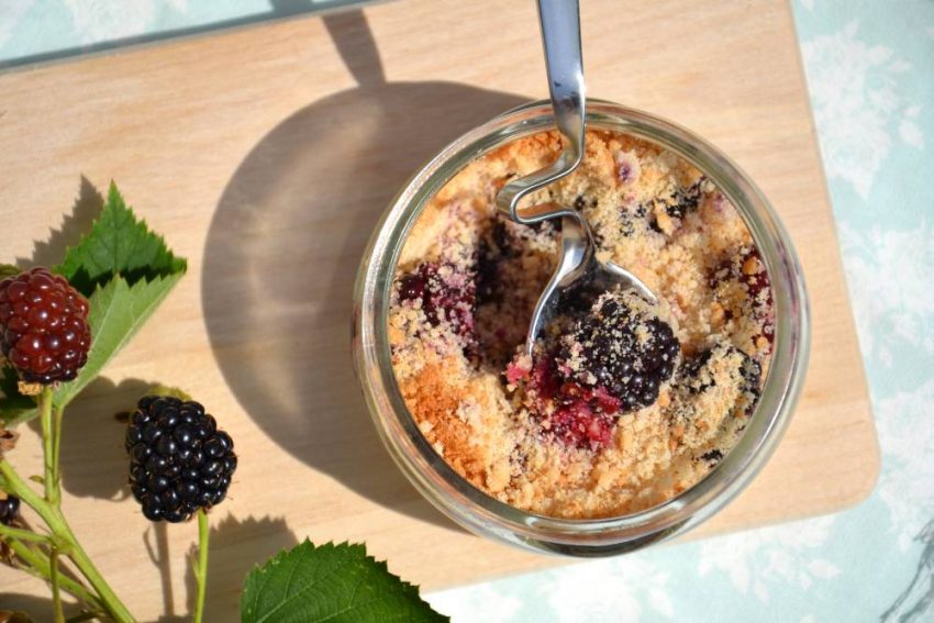 Crumble de coco aux mûres