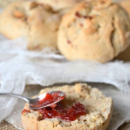 Scones aux noisettes et baies