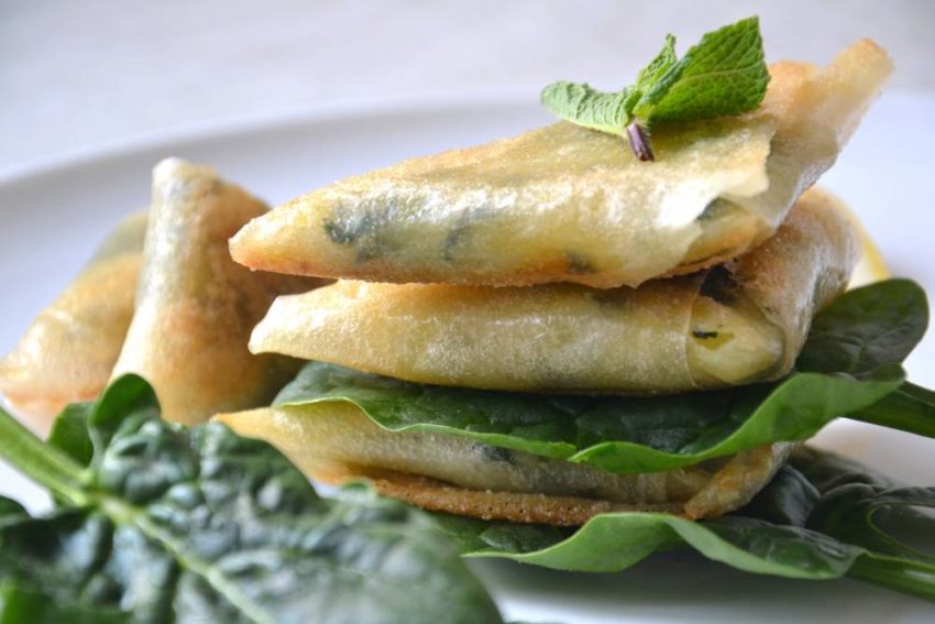 Samossas végétaux aux épinards, pommes de terre, menthe et citron