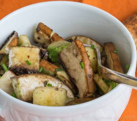 Salade de portobellos, pomme et ciboulette