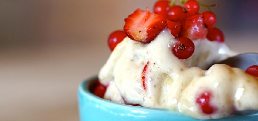 Crème glacée vanille et éclats de fraise