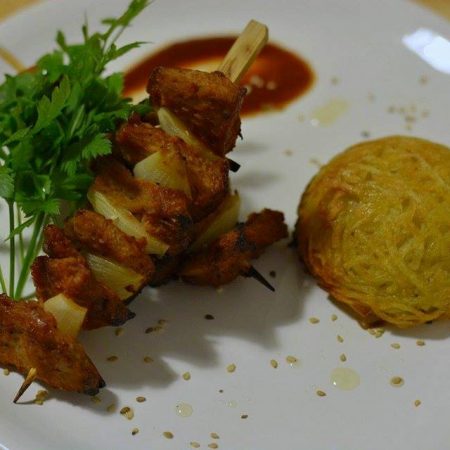 Brochettes de soja « boucanées » et dômes paillassons
