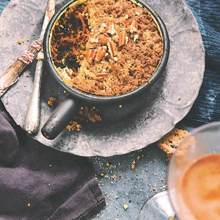 Crumble salé aux légumes d’hiver et noix de pécan