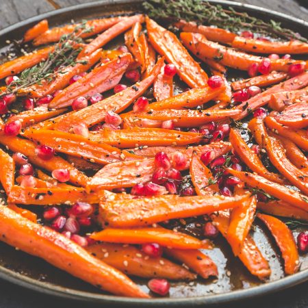Carottes rôties à l’érable et graines de grenade