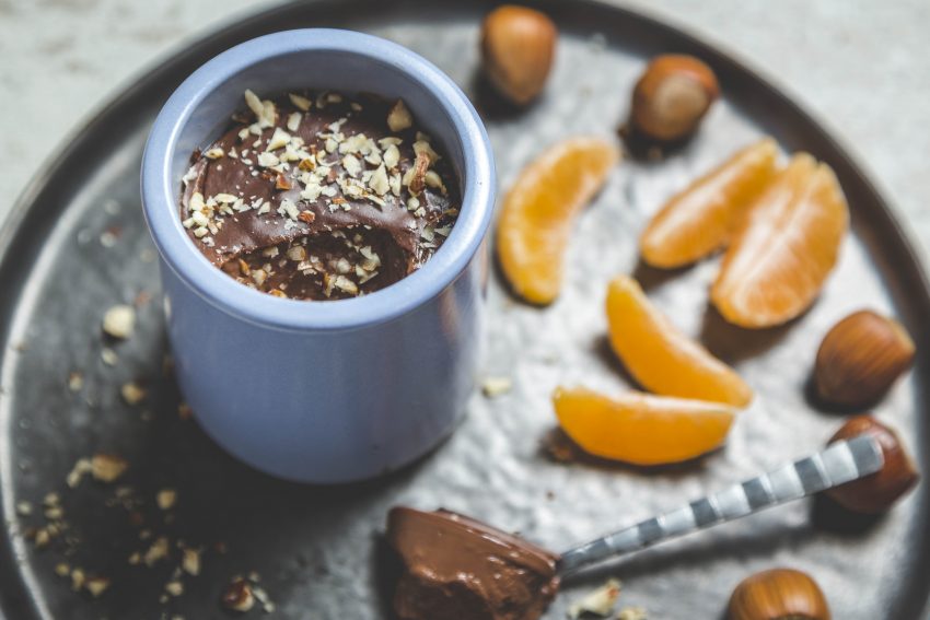 Crème au chocolat et éclats de noisettes
