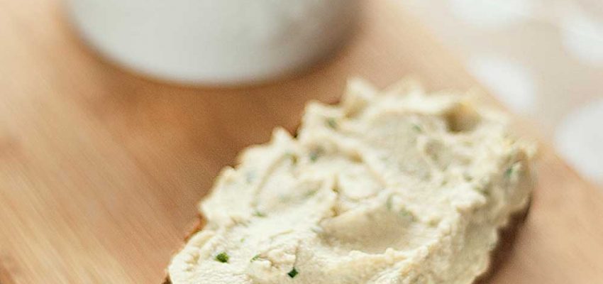 Houmous de cajou à la ciboulette