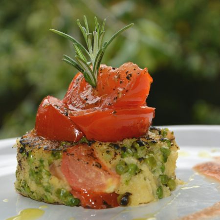 Palets de polenta aux petits pois <span class="amp">&</span> Tomates rôties