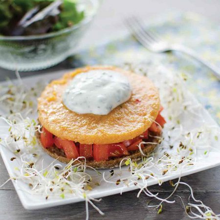 Toasts de polenta à la tomate