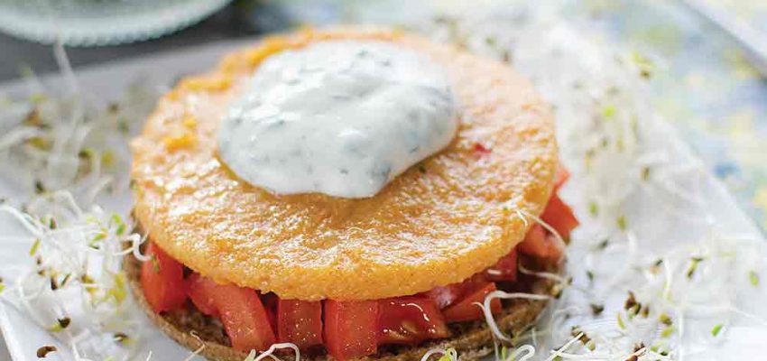 Toasts de polenta à la tomate