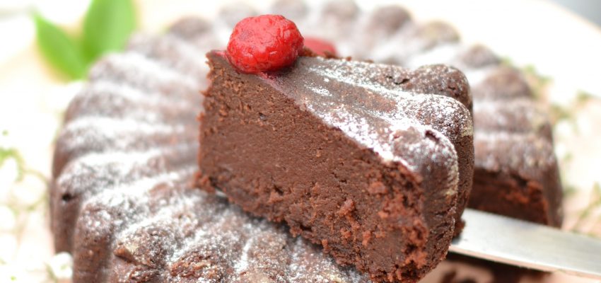 Gâteau fondant chocolat-dattes 100% végane