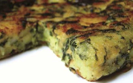 <span class="dquo">“</span>Omelette” aux pommes de terre et aux épinards