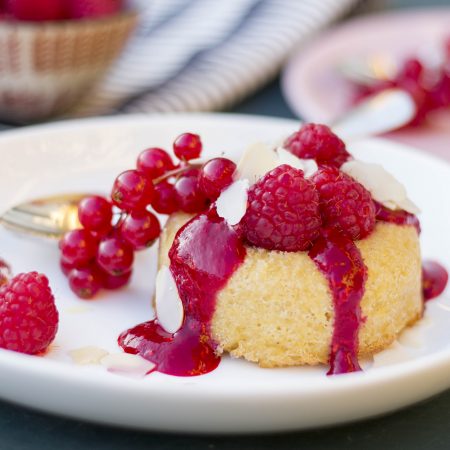 Gâteau au maïs, à la fleur d’oranger et aux fruits rouges
