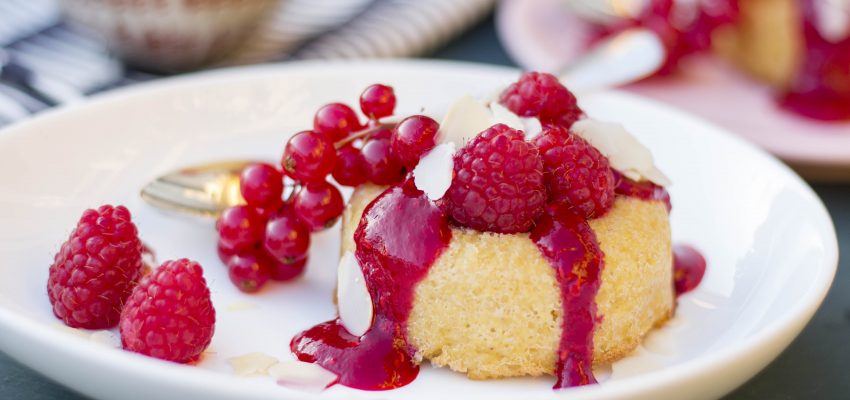 Gâteau au maïs, à la fleur d’oranger et aux fruits rouges