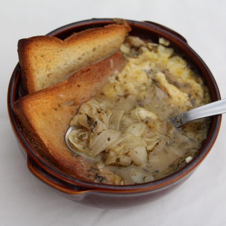 Soupe à l’oignon gratinée