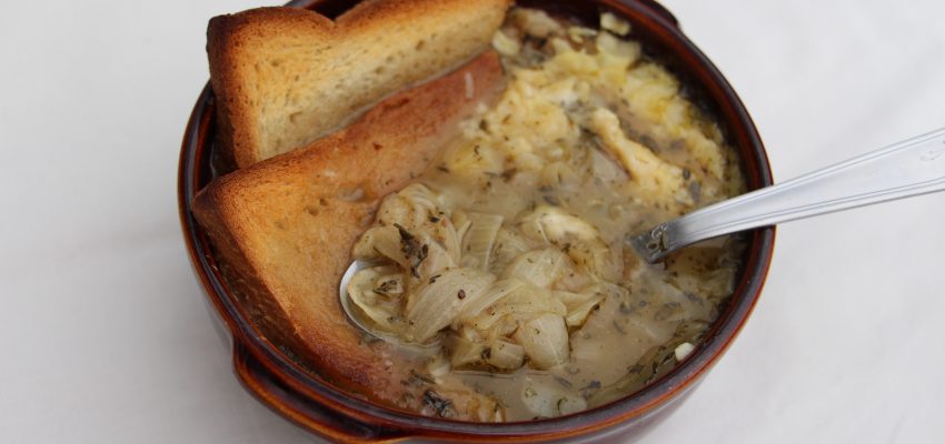 Soupe à l’oignon gratinée