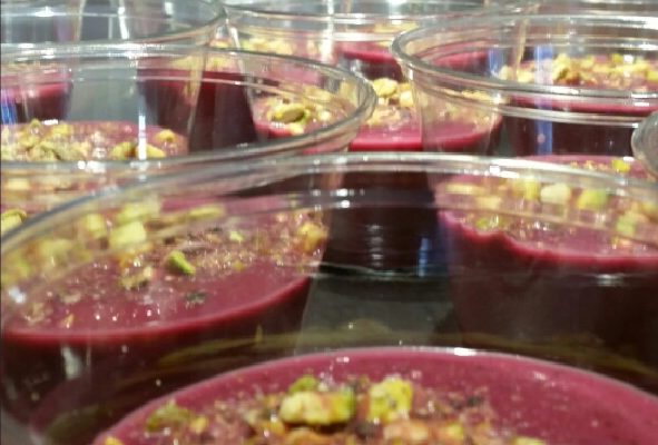 Gaspacho de betteraves, poires et pistaches torréfiées