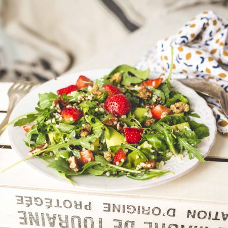 Salade de millet à l’avocat et aux fraises