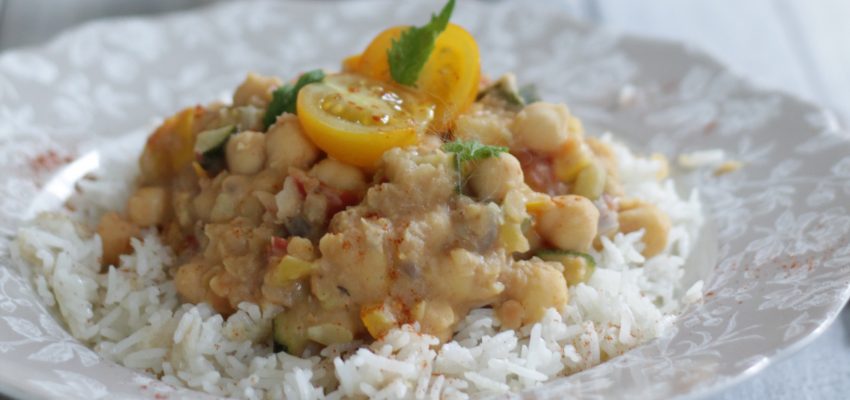 Dhal de lentilles corail, pois chiches et courgettes