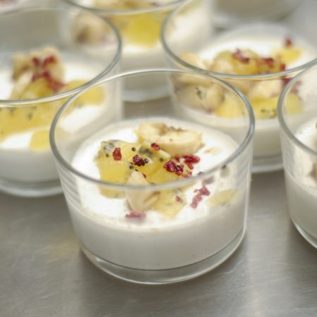 Panna cotta au lait de coco, kiwi et banane
