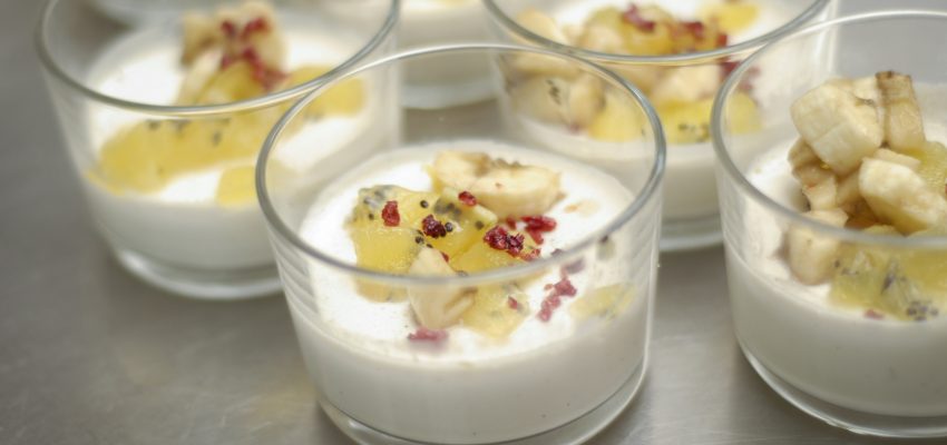 Panna cotta au lait de coco, kiwi et banane
