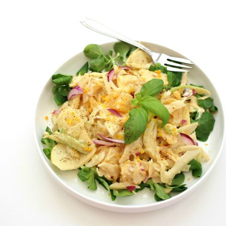 Salade de fenouil, pomme et orange. Sauce crémeuse.