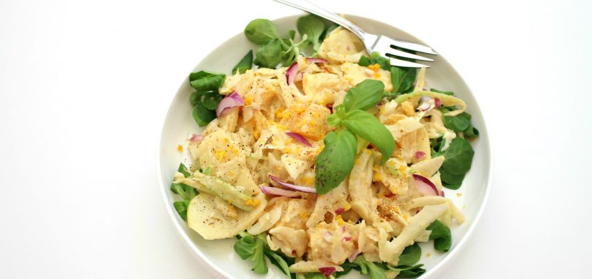 Salade de fenouil, pomme et orange. Sauce crémeuse.