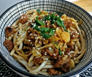 Udon sautés aux légumes et aux protéines de soja texturées