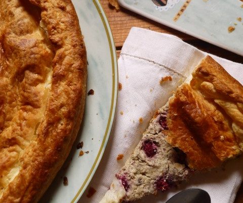Galette des rois végétale pistaches et framboises