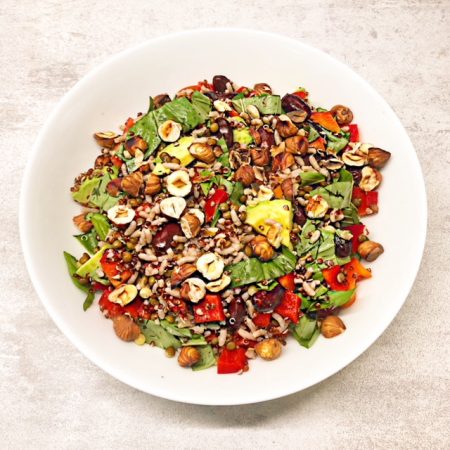Salade riz haricots rouges noisettes sauce sésame