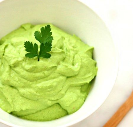 Crème “fromagère” aux petits pois, gingembre et persil