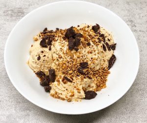 Glace banane végétale au beurre de cacahuète