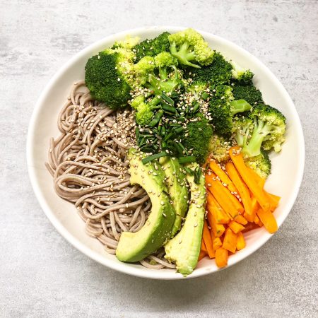 Nouilles soba légumes sauce tamari curry