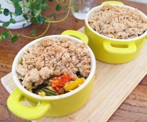 Crumble-salé-aux-courgettes,-poivrons-au-curry