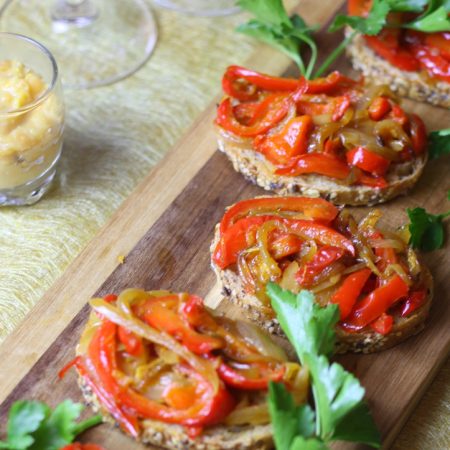 Bruschettas de poivrons marinés à l’orange