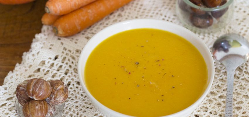 Soupe crémeuse aux carottes et lait de coco