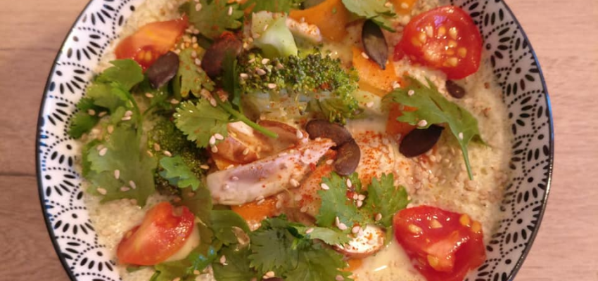 Soupe crue de légumes detox au lait de coco <span class="amp">&</span> aux épices