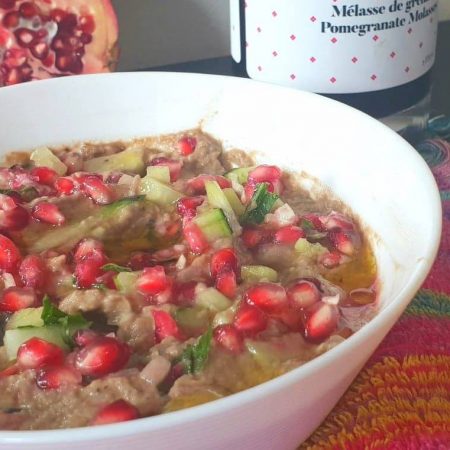 Purée d’aubergine au tahini et à la grenade