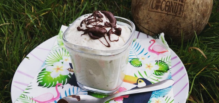 Crème glacée noix de coco et banane (crue)