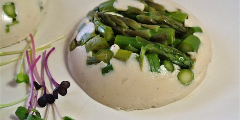 Flans d’asperges à la noix de cajou