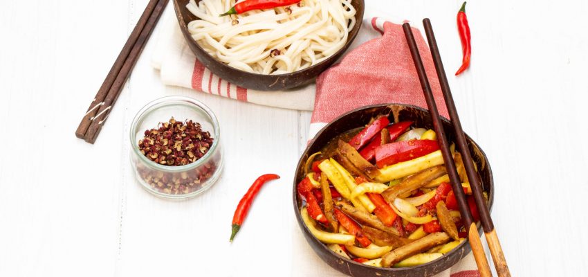 Nouilles Udon et sauce au poivre Szechuan