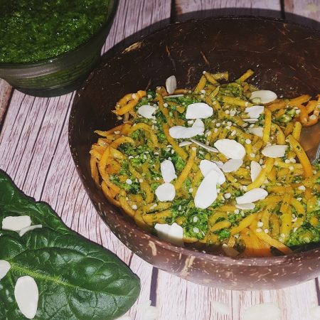 Spaghettis de patate douce et pesto d’épinards <span class="amp">&</span> de chanvre