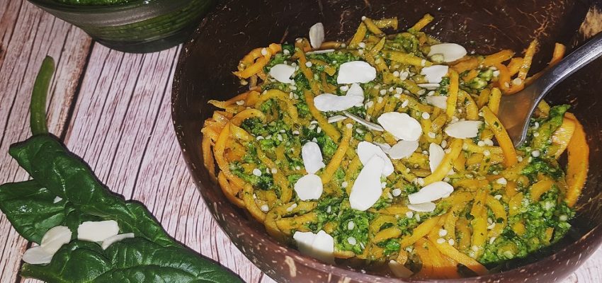 Spaghettis de patate douce et pesto d’épinards <span class="amp">&</span> de chanvre