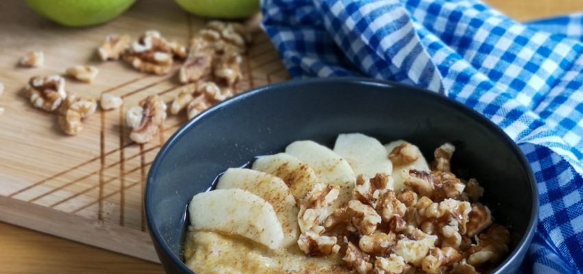 Porridge de polenta aux pommes