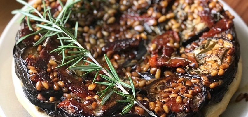 Tatin aux aubergines et pignons
