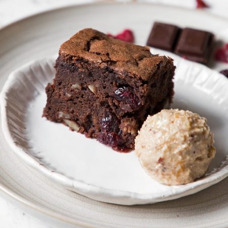 Cubes de brownie et sundae caramel