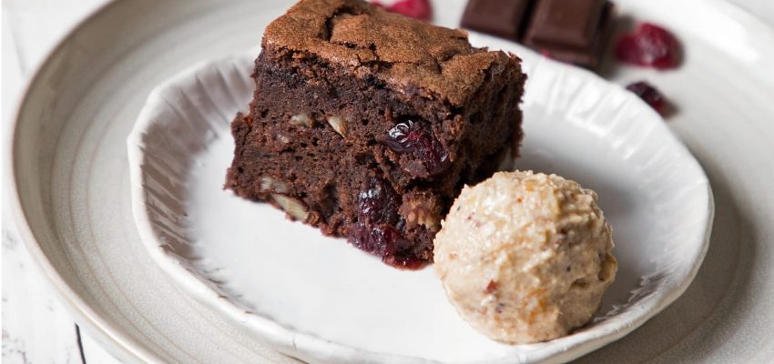 Cubes de brownie et sundae caramel
